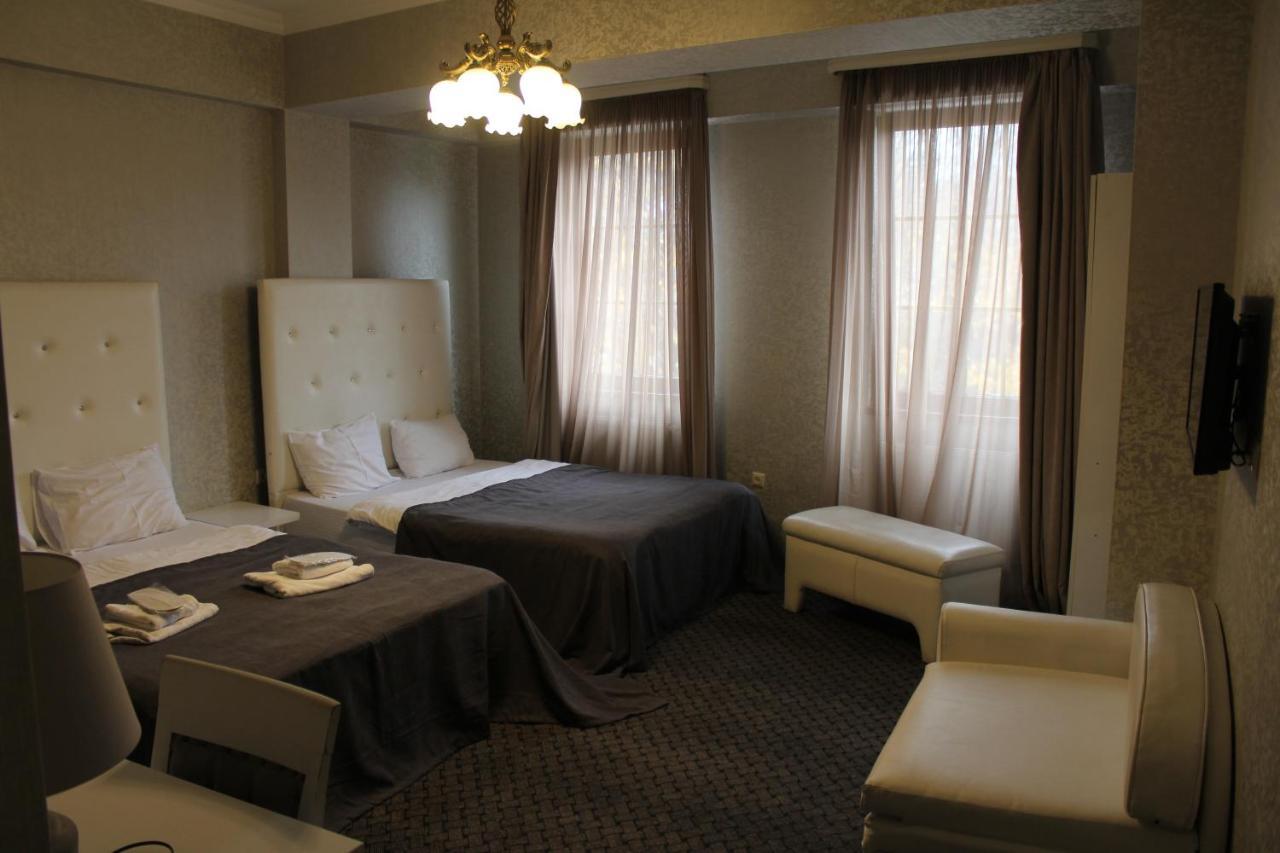 Hotel Plaza Tbilisi Buitenkant foto