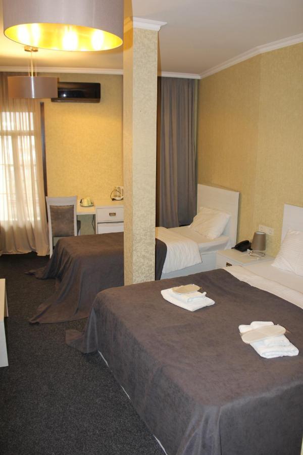 Hotel Plaza Tbilisi Buitenkant foto