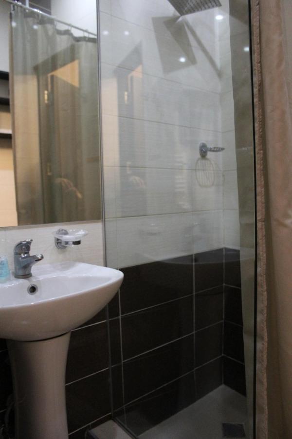 Hotel Plaza Tbilisi Buitenkant foto