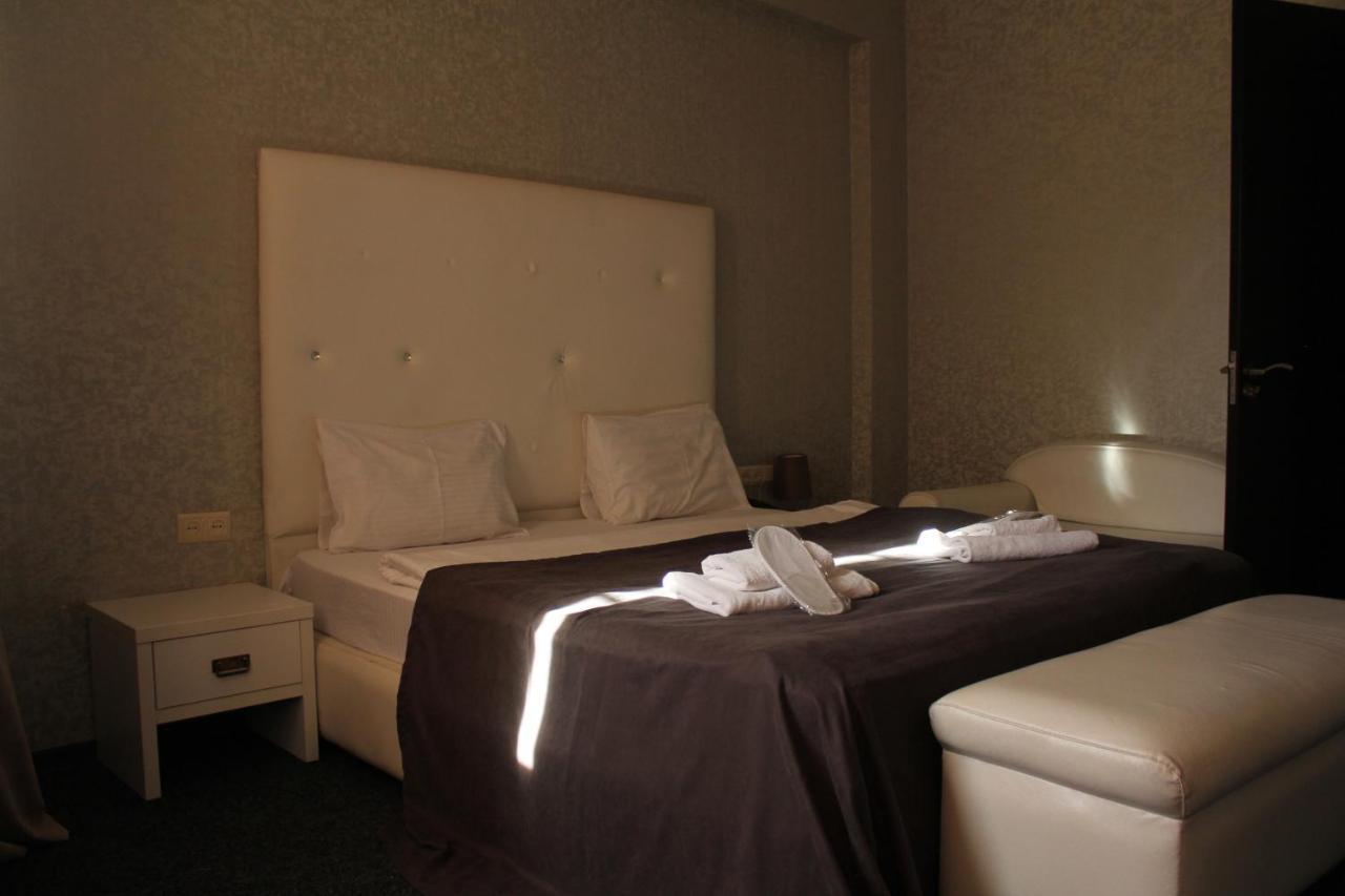 Hotel Plaza Tbilisi Buitenkant foto