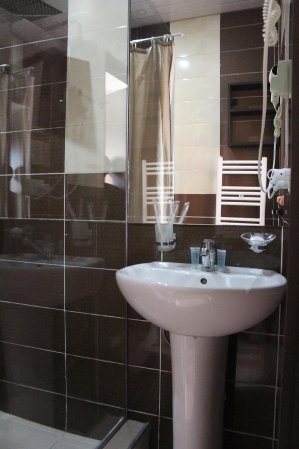 Hotel Plaza Tbilisi Buitenkant foto