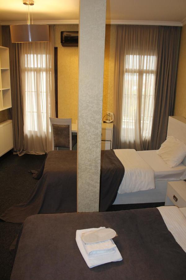 Hotel Plaza Tbilisi Buitenkant foto