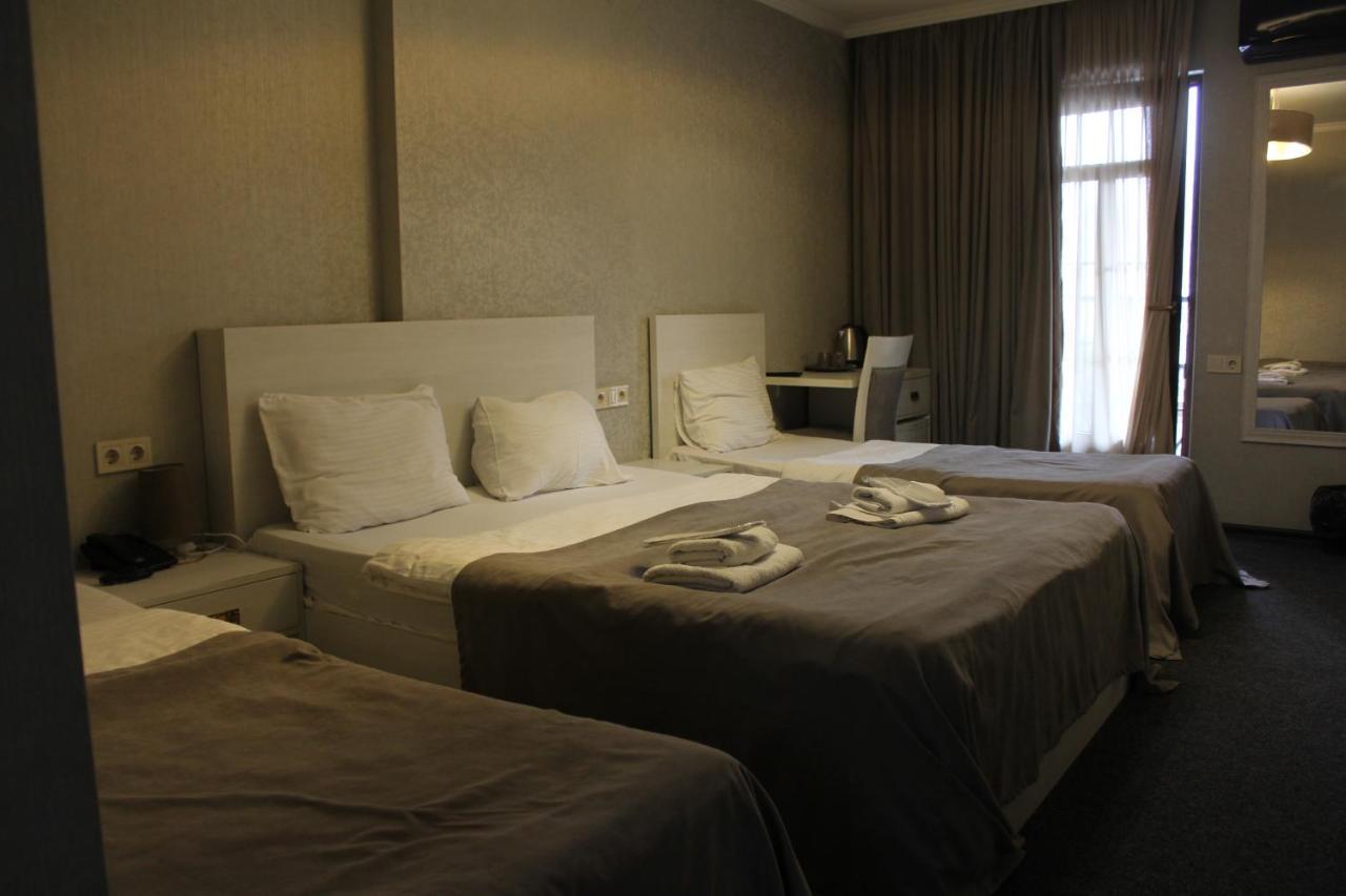 Hotel Plaza Tbilisi Buitenkant foto